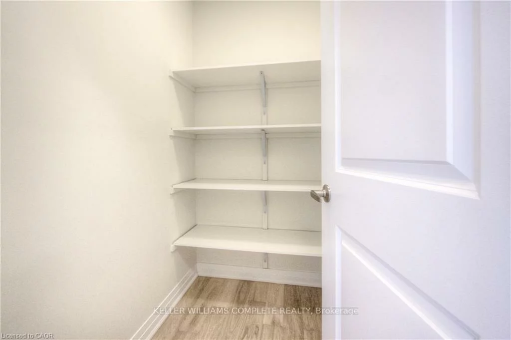 104, Settlers, 1008 - GO Glenorchy, Oakville