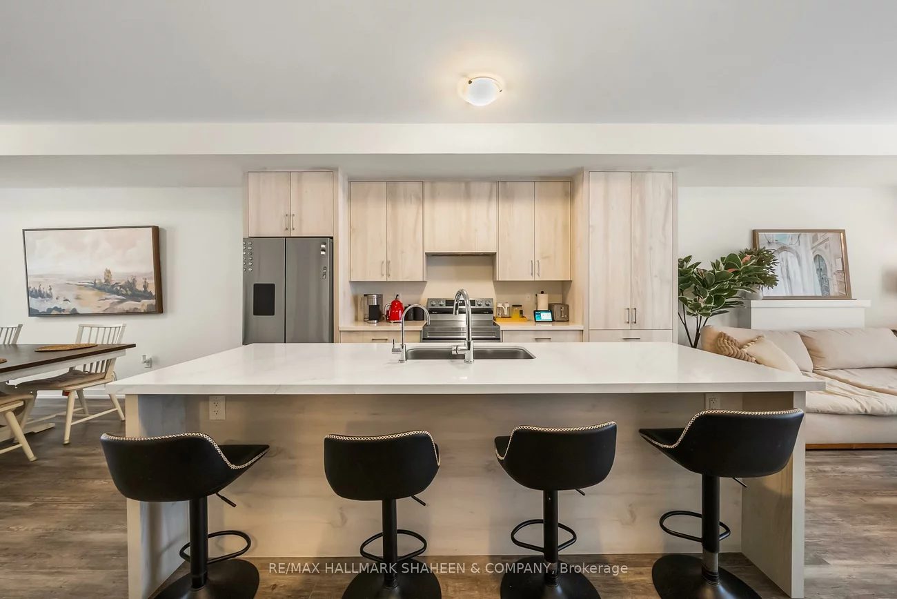 1330, Kaniv, 1012 - NW Northwest, Oakville