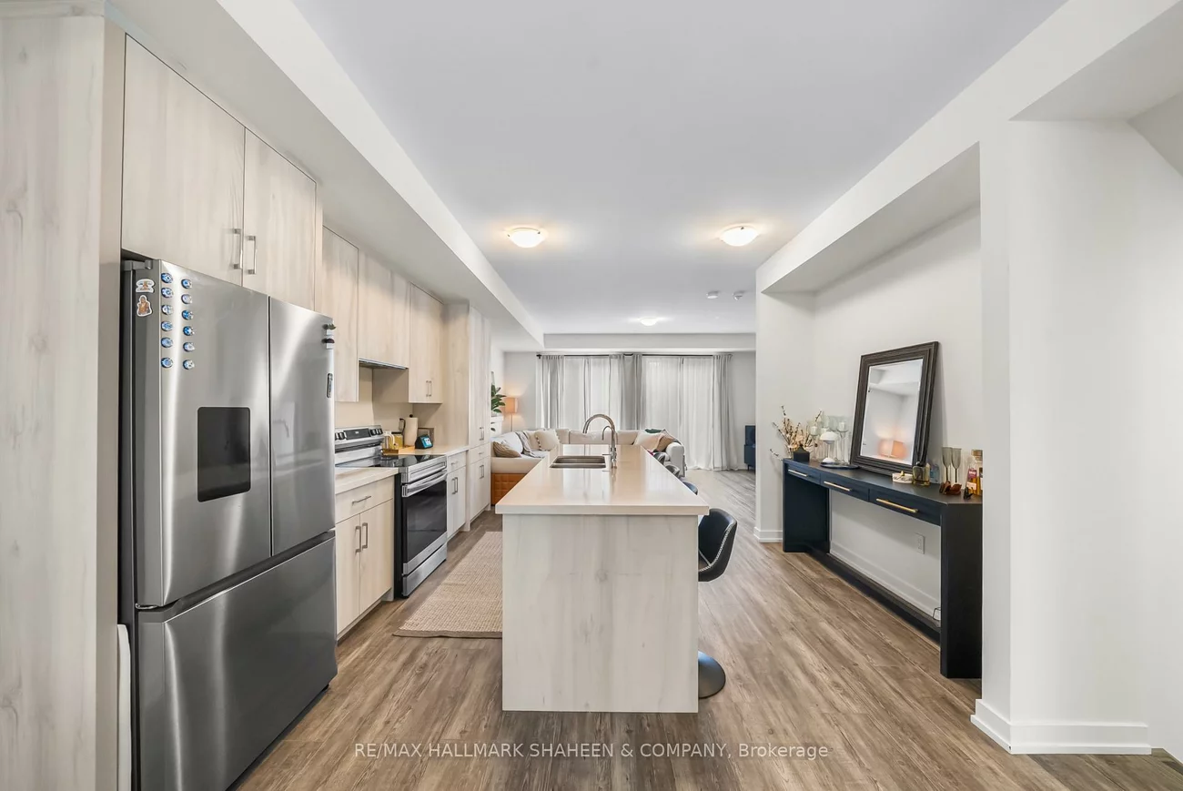 1330, Kaniv, 1012 - NW Northwest, Oakville