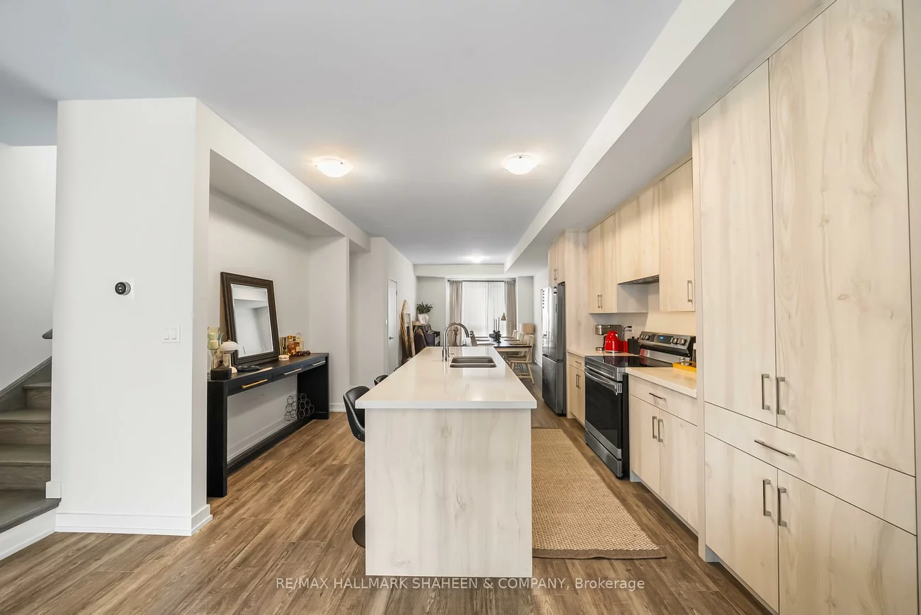 1330, Kaniv, 1012 - NW Northwest, Oakville
