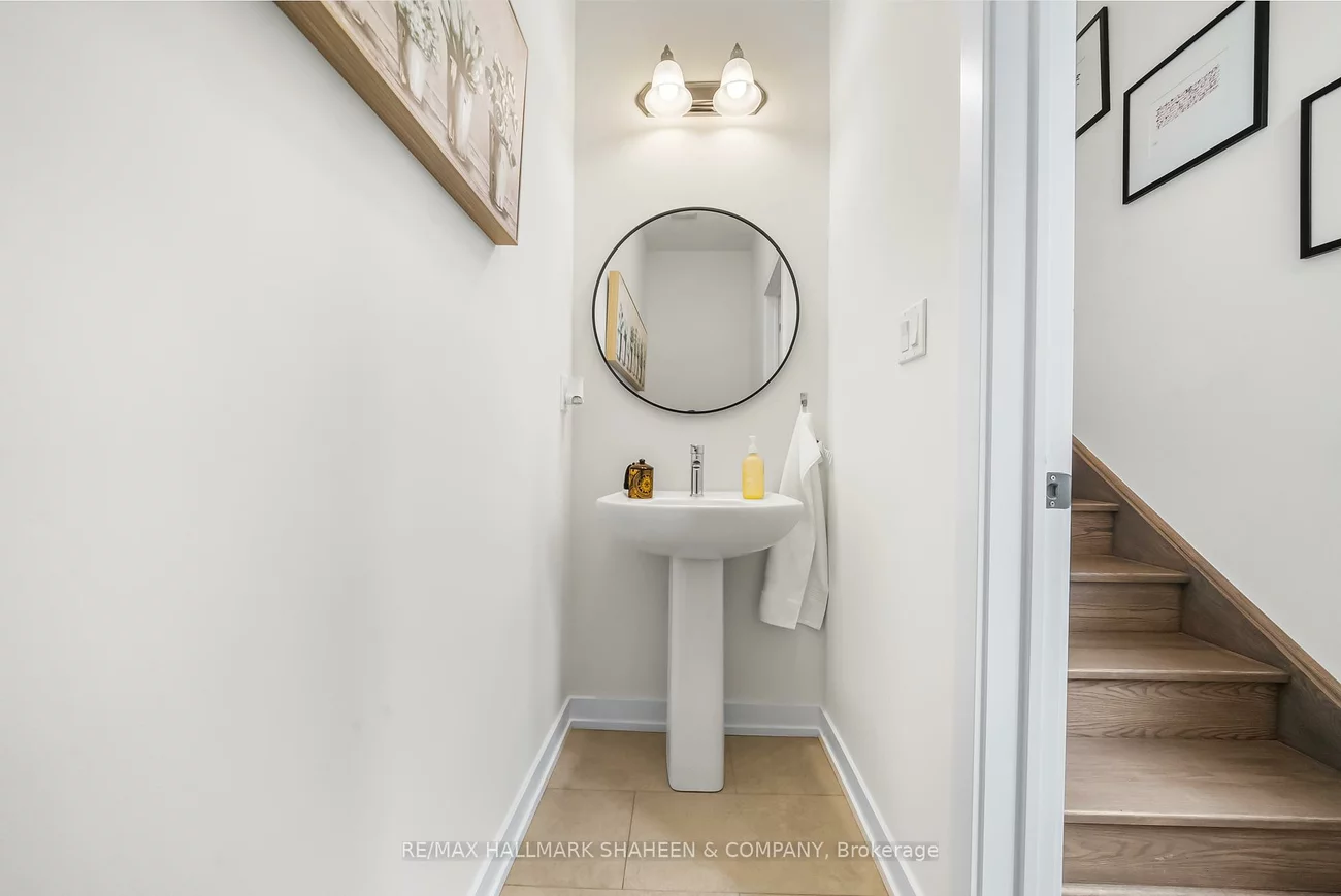 1330, Kaniv, 1012 - NW Northwest, Oakville