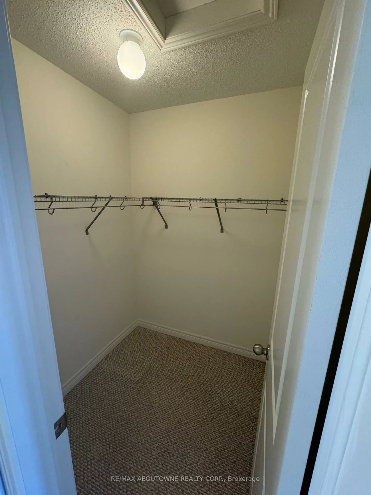 3061, Isaac, 1008 - GO Glenorchy, Oakville