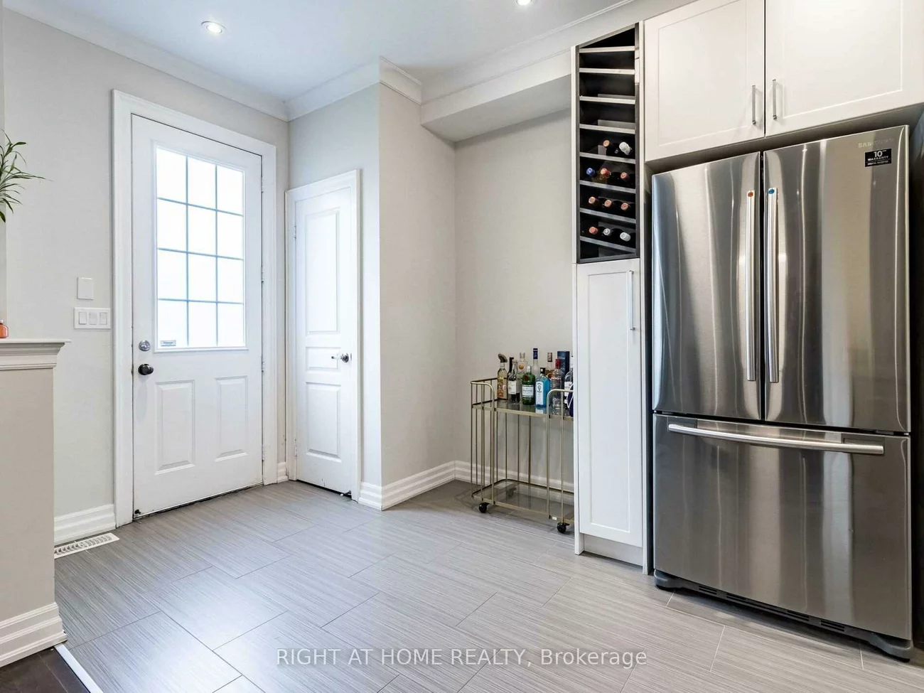 2521, Postmaster, 1019 - WM Westmount, Oakville