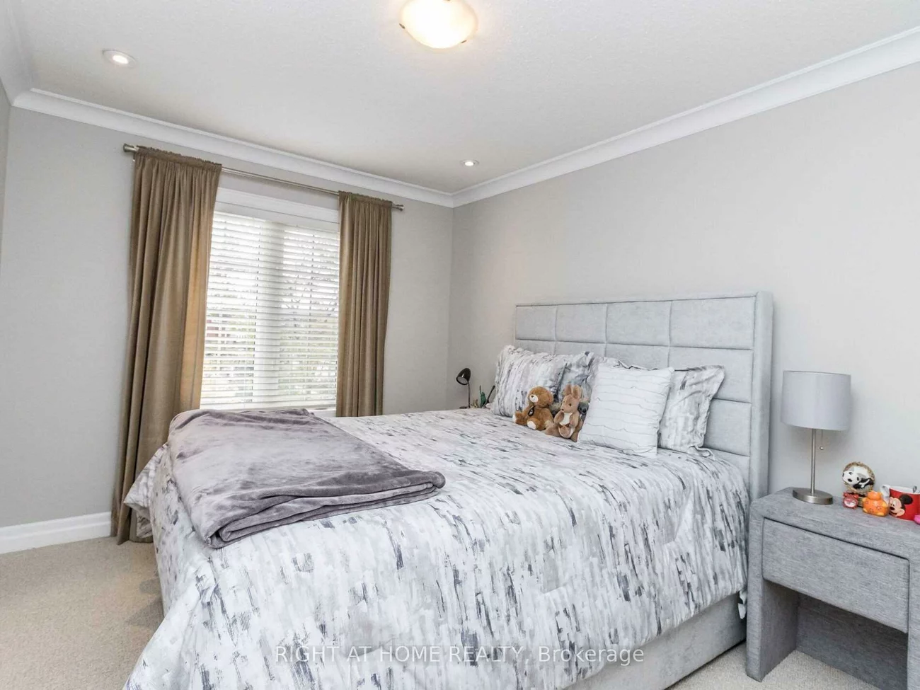 2521, Postmaster, 1019 - WM Westmount, Oakville