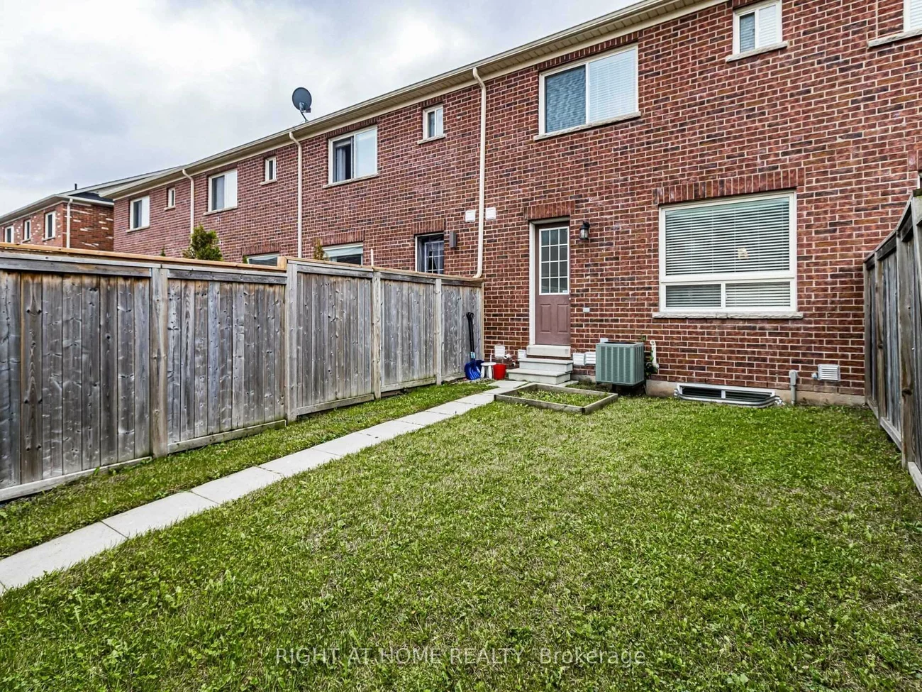 2521, Postmaster, 1019 - WM Westmount, Oakville