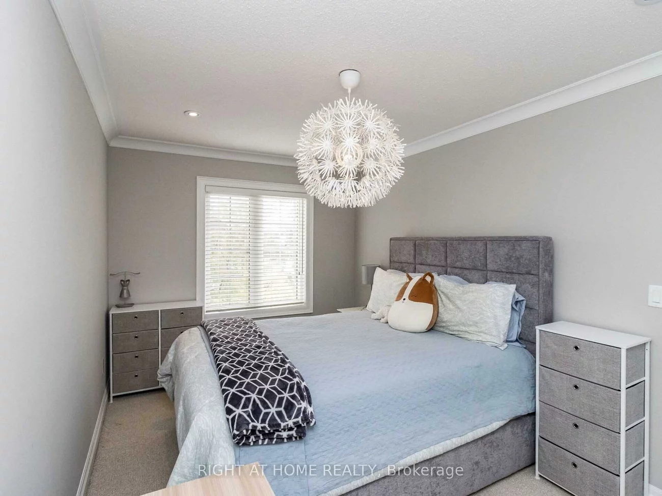 2521, Postmaster, 1019 - WM Westmount, Oakville