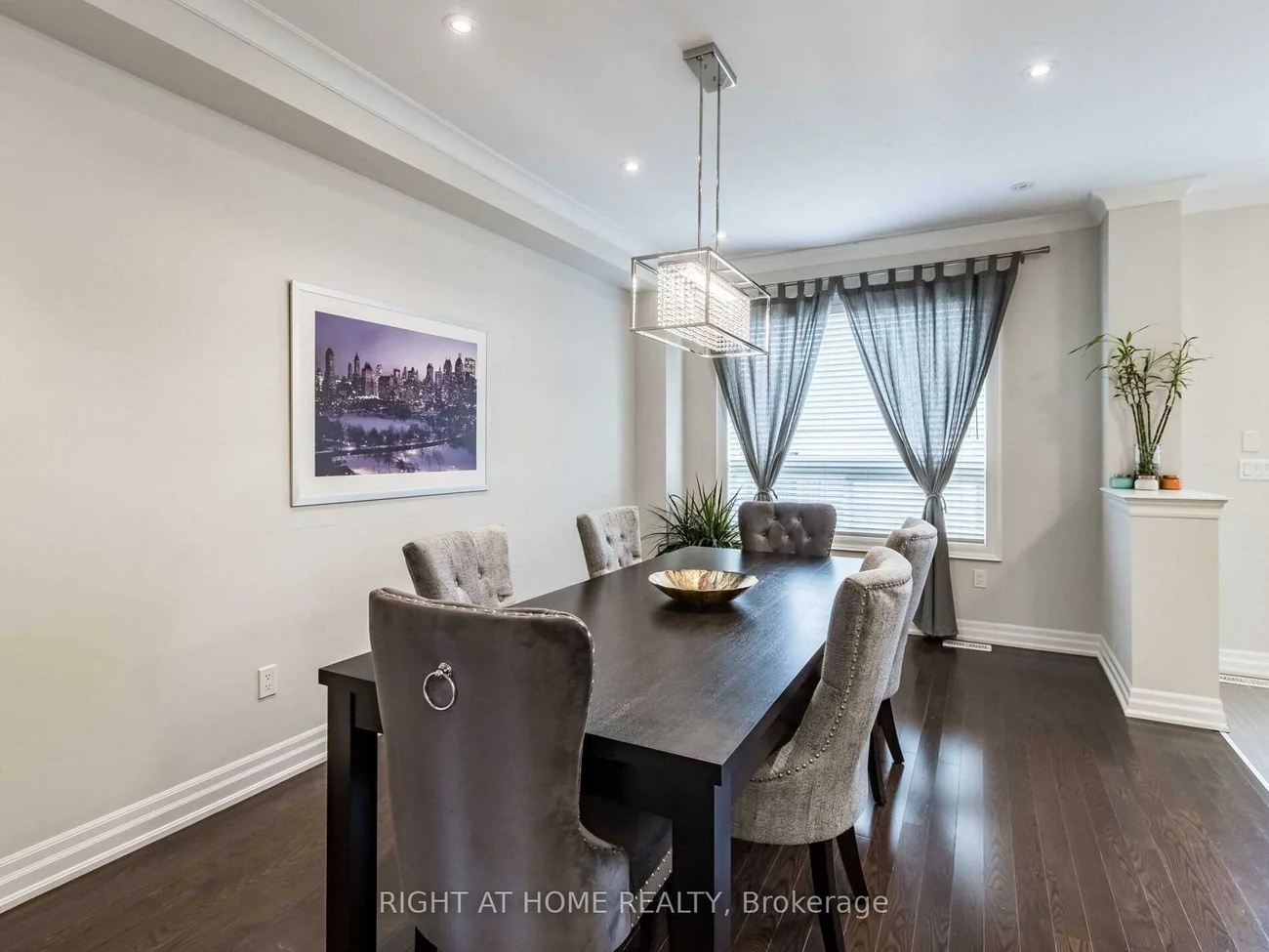 2521, Postmaster, 1019 - WM Westmount, Oakville