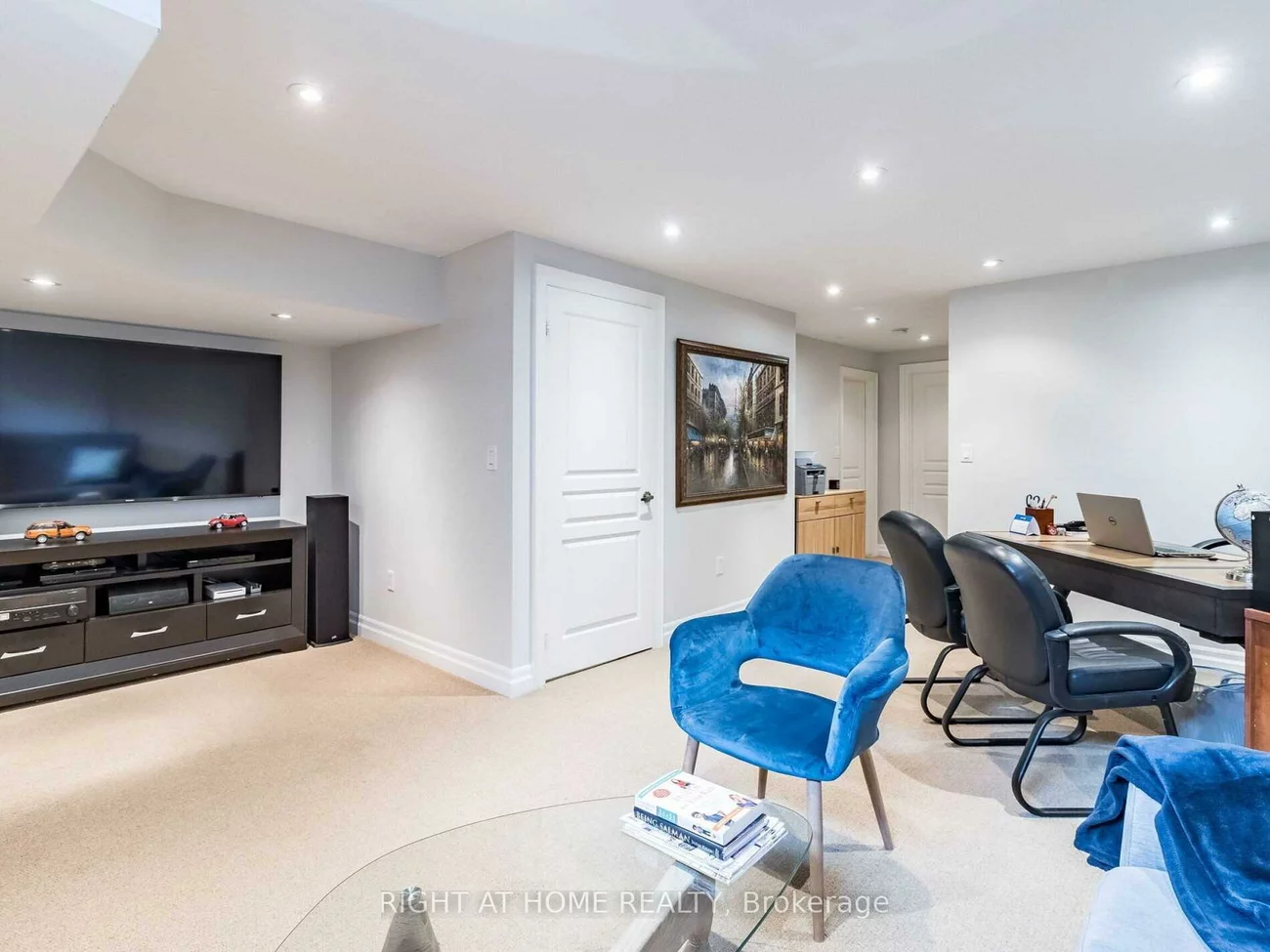2521, Postmaster, 1019 - WM Westmount, Oakville