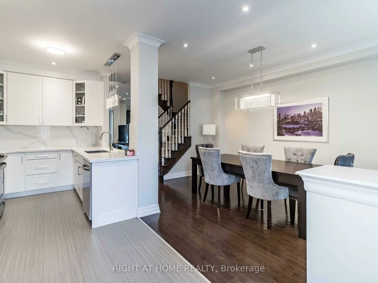 2521, Postmaster, 1019 - WM Westmount, Oakville