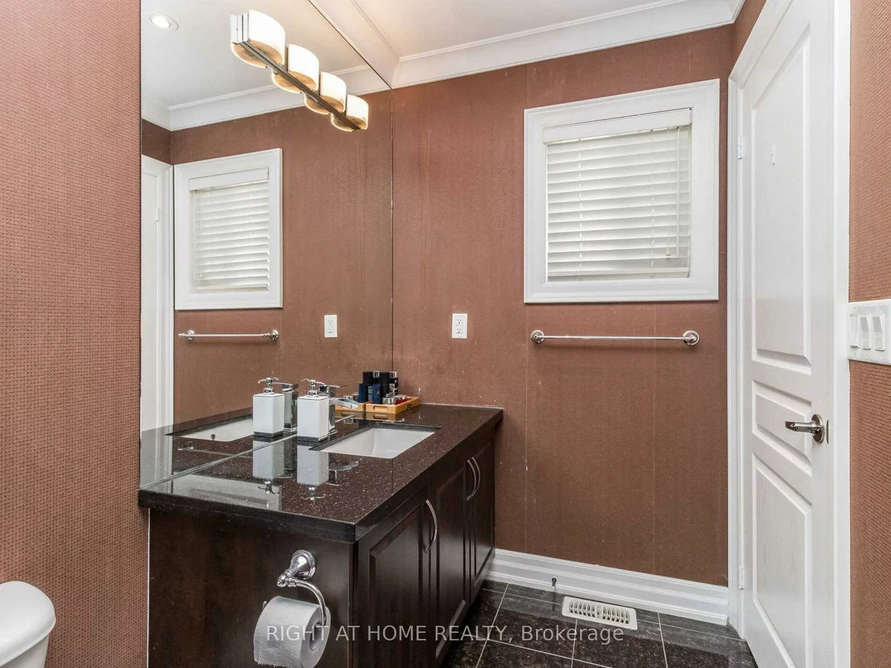 2521, Postmaster, 1019 - WM Westmount, Oakville