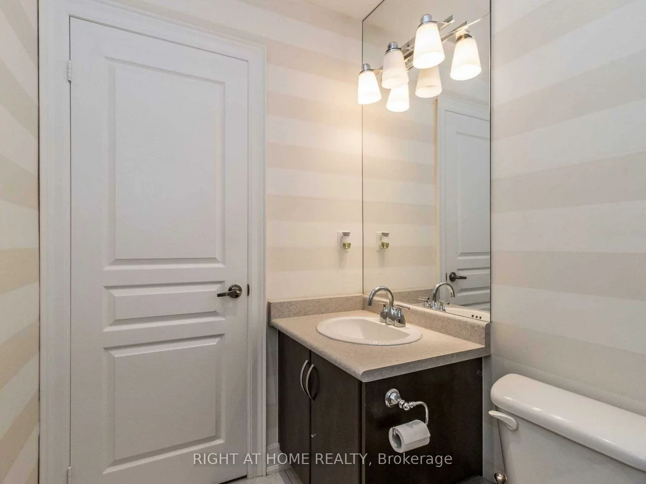 2521, Postmaster, 1019 - WM Westmount, Oakville