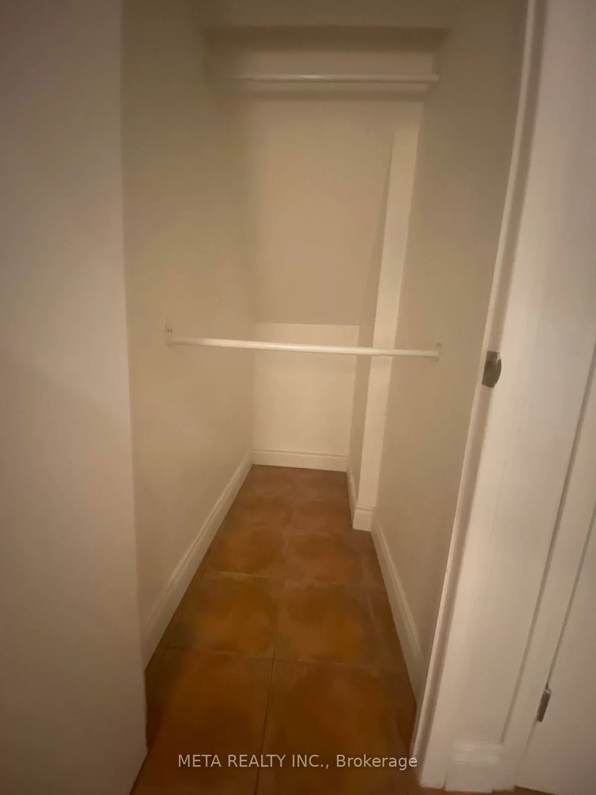1150, Jamesway, 1005 - FA Falgarwood, Oakville