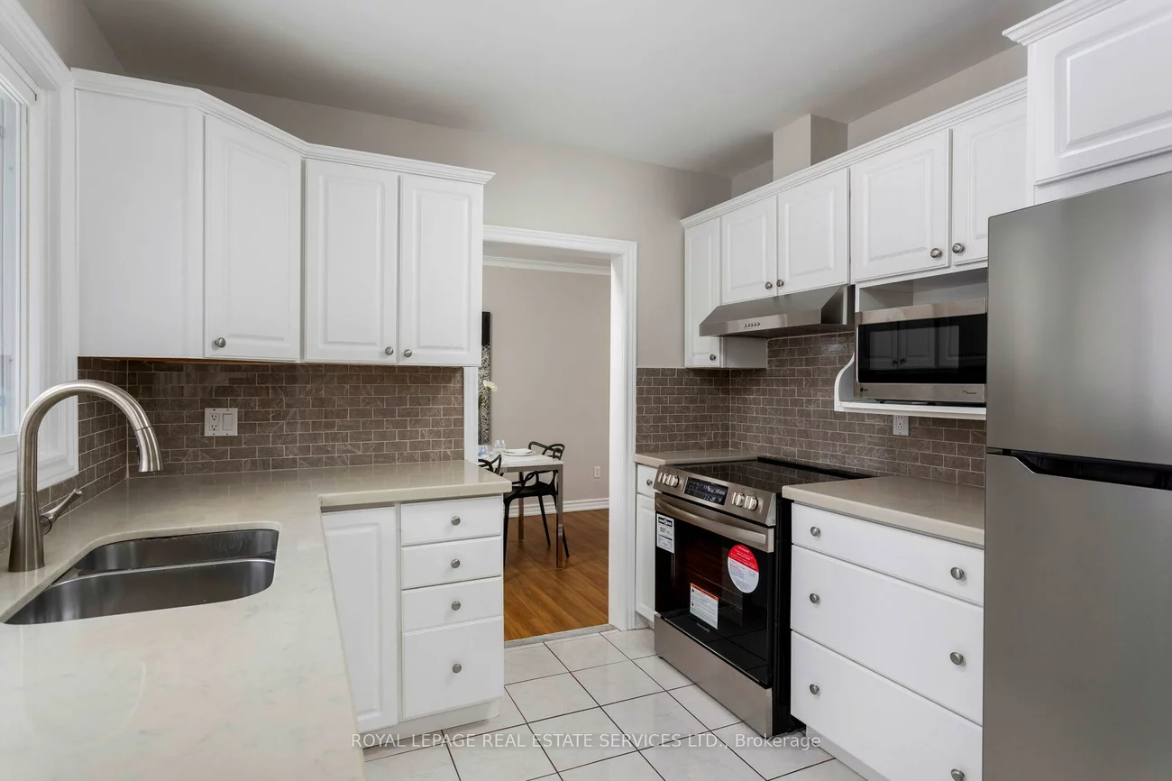 1181, Newton, 1003 - CP College Park, Oakville