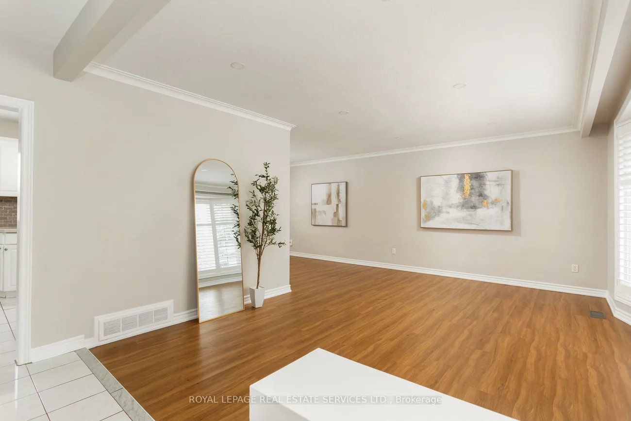 1181, Newton, 1003 - CP College Park, Oakville
