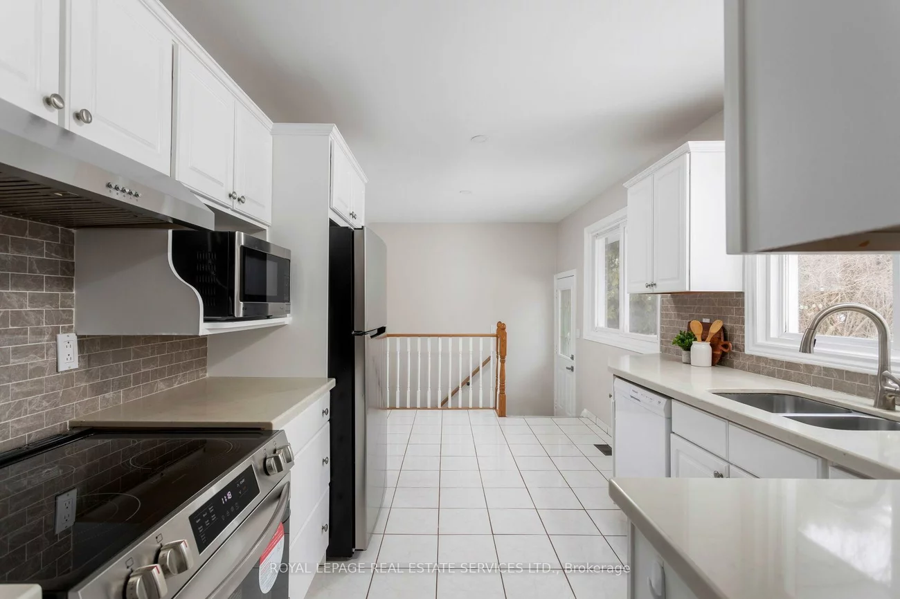 1181, Newton, 1003 - CP College Park, Oakville