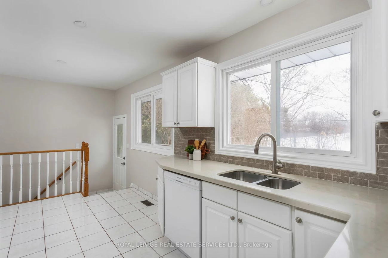 1181, Newton, 1003 - CP College Park, Oakville