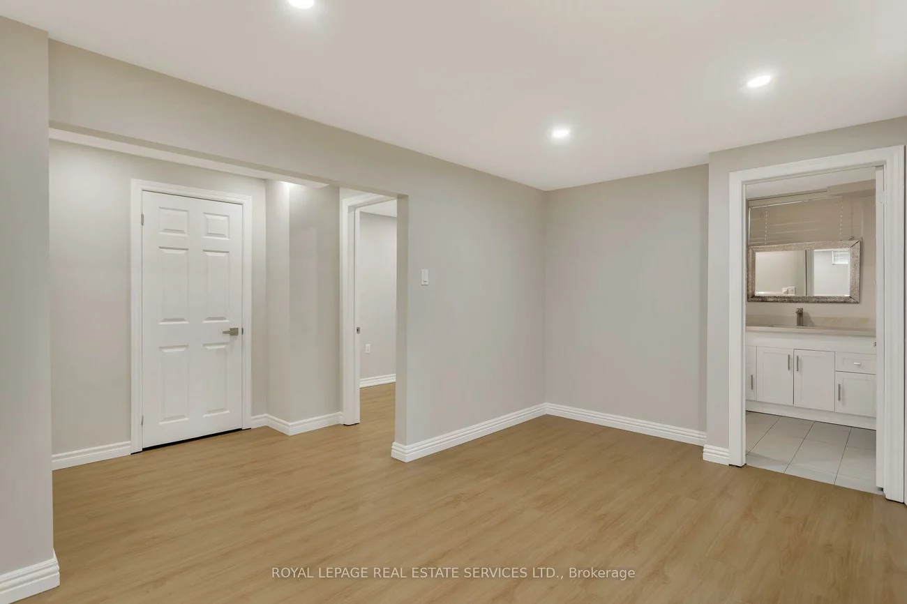 1181, Newton, 1003 - CP College Park, Oakville