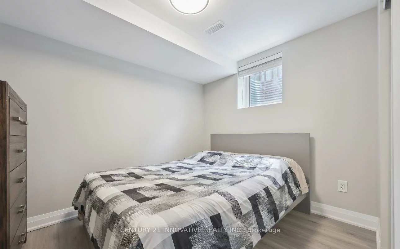 1151, Lindsay, 1014 - QE Queen Elizabeth, Oakville