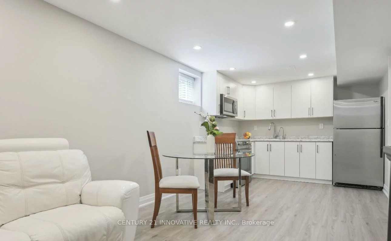 1151, Lindsay, 1014 - QE Queen Elizabeth, Oakville