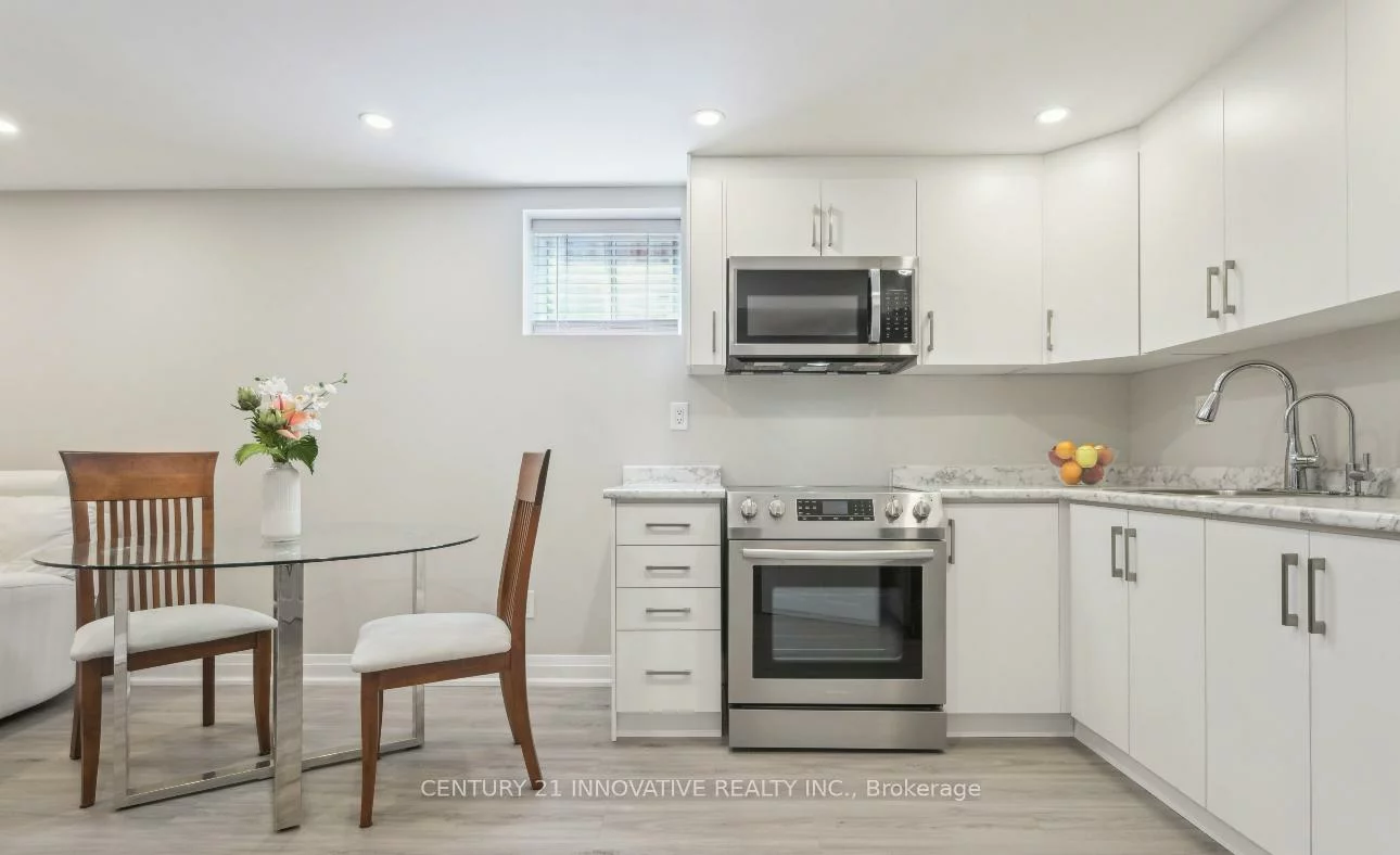 1151, Lindsay, 1014 - QE Queen Elizabeth, Oakville