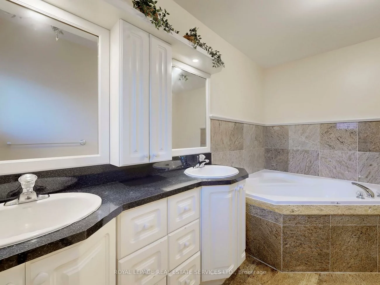 301, Mohawk, 1001 - BR Bronte, Oakville