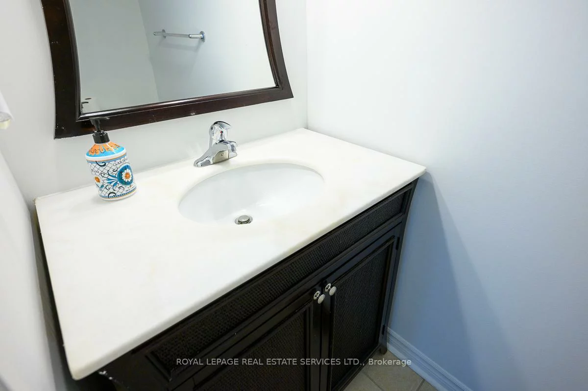 2030, Glenada, 1018 - WC Wedgewood Creek, Oakville