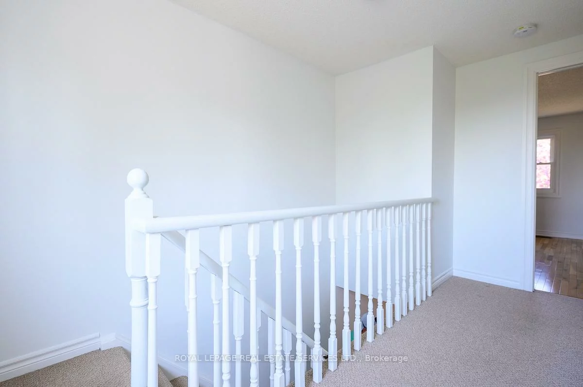 2030, Glenada, 1018 - WC Wedgewood Creek, Oakville