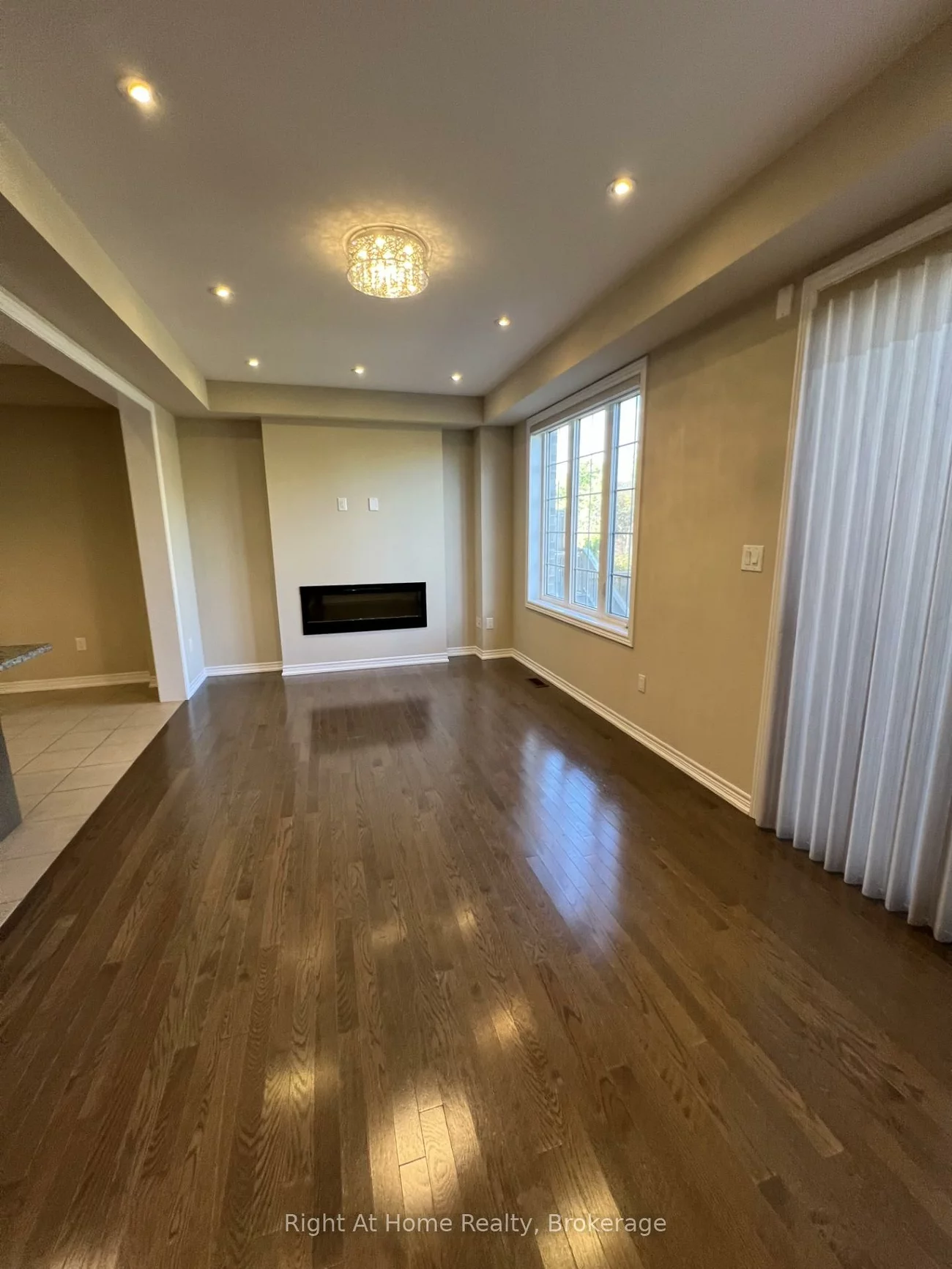 3277, Mockingbird, 1010 - JM Joshua Meadows, Oakville