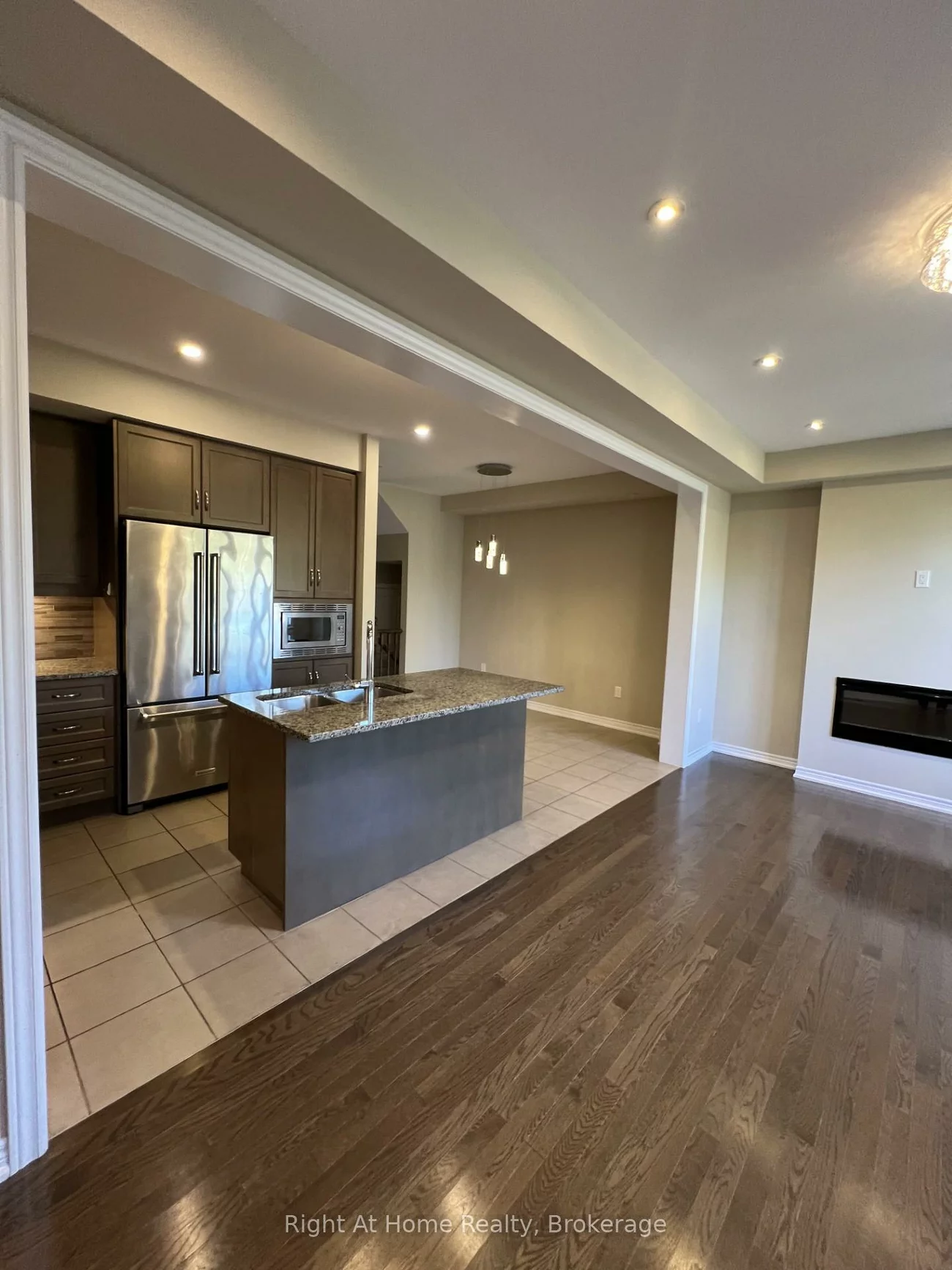 3277, Mockingbird, 1010 - JM Joshua Meadows, Oakville