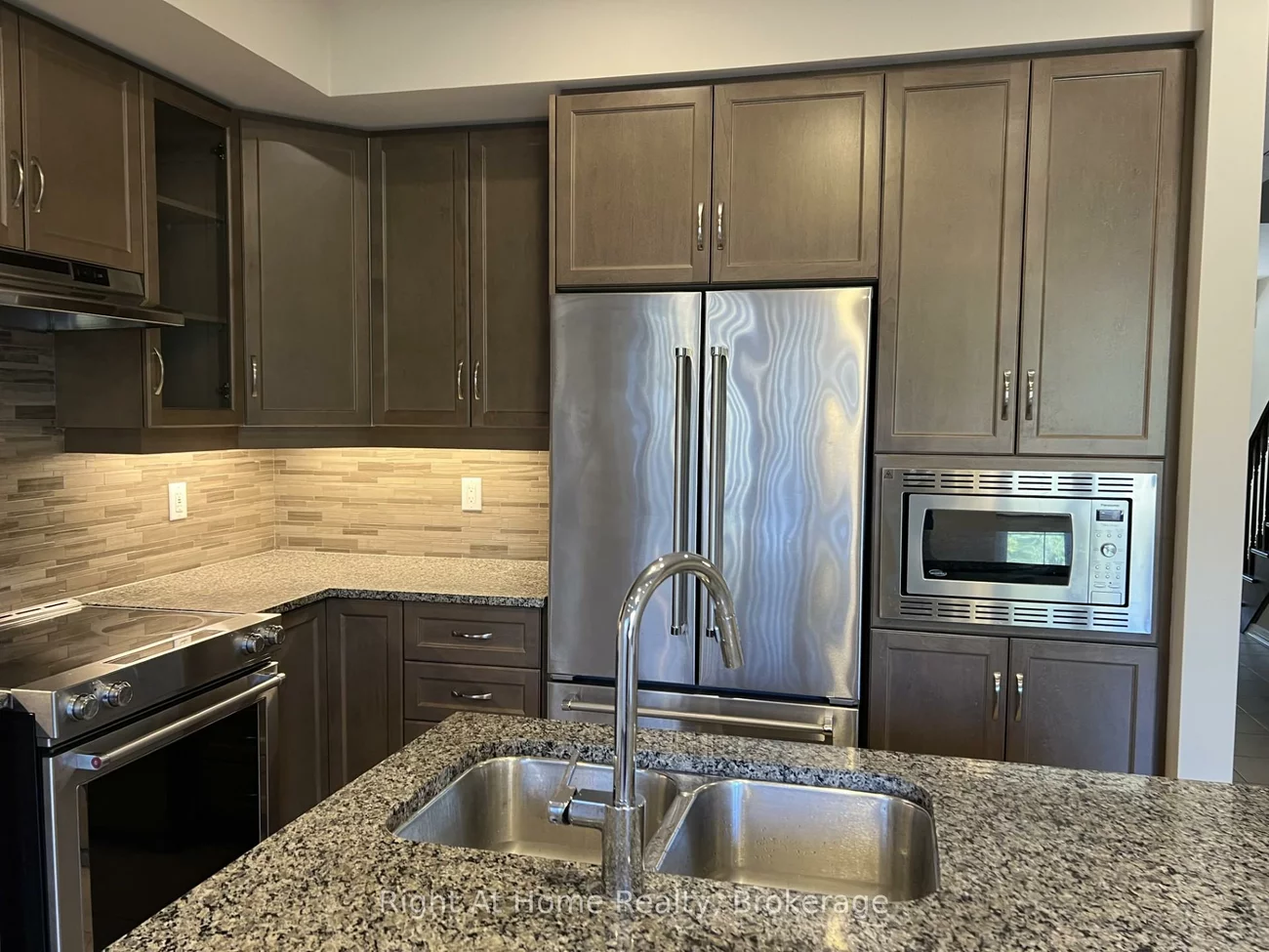 3277, Mockingbird, 1010 - JM Joshua Meadows, Oakville