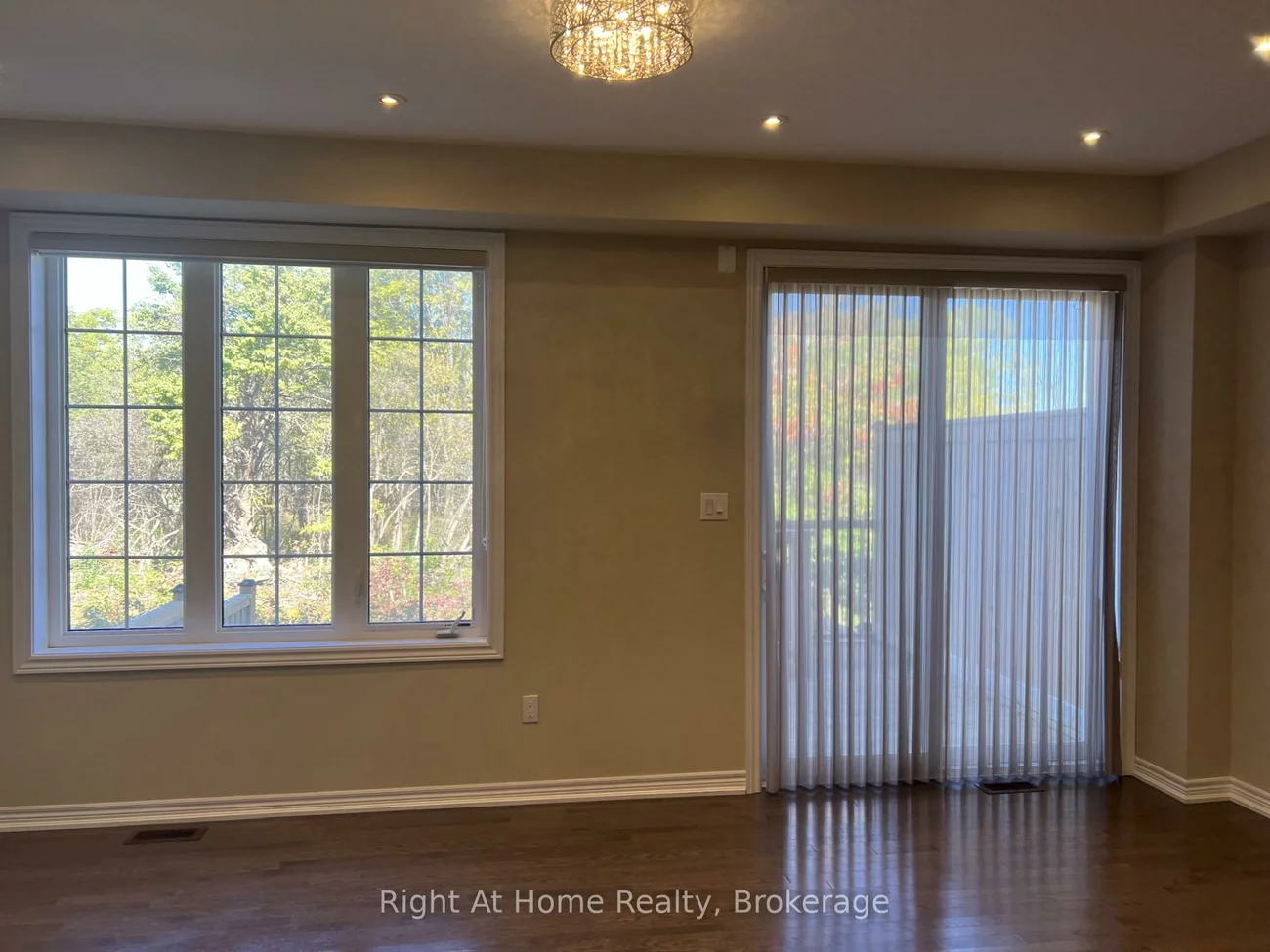 3277, Mockingbird, 1010 - JM Joshua Meadows, Oakville