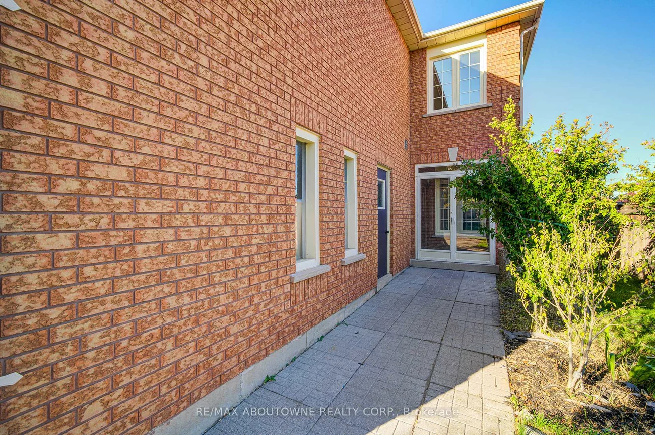 2211, Dale Ridge, 1022 - WT West Oak Trails, Oakville