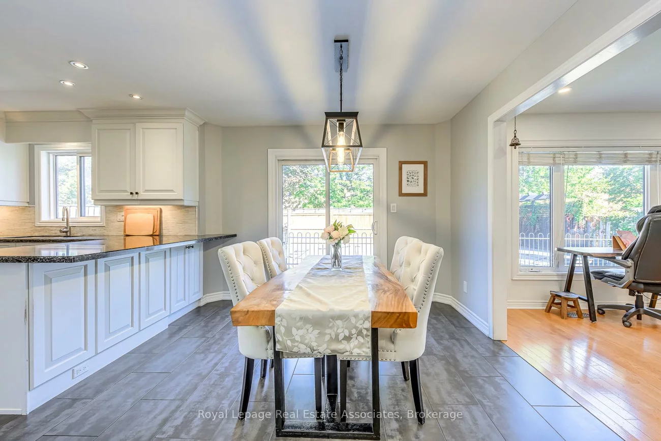 2535, Andover, 1015 - RO River Oaks, Oakville