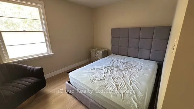 398, Christina, 1017 - SW Southwest, Oakville