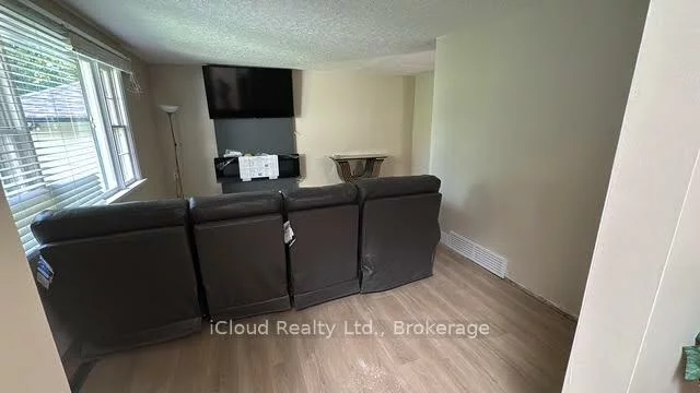 398, Christina, 1017 - SW Southwest, Oakville