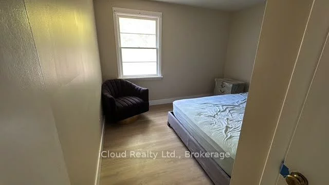 398, Christina, 1017 - SW Southwest, Oakville