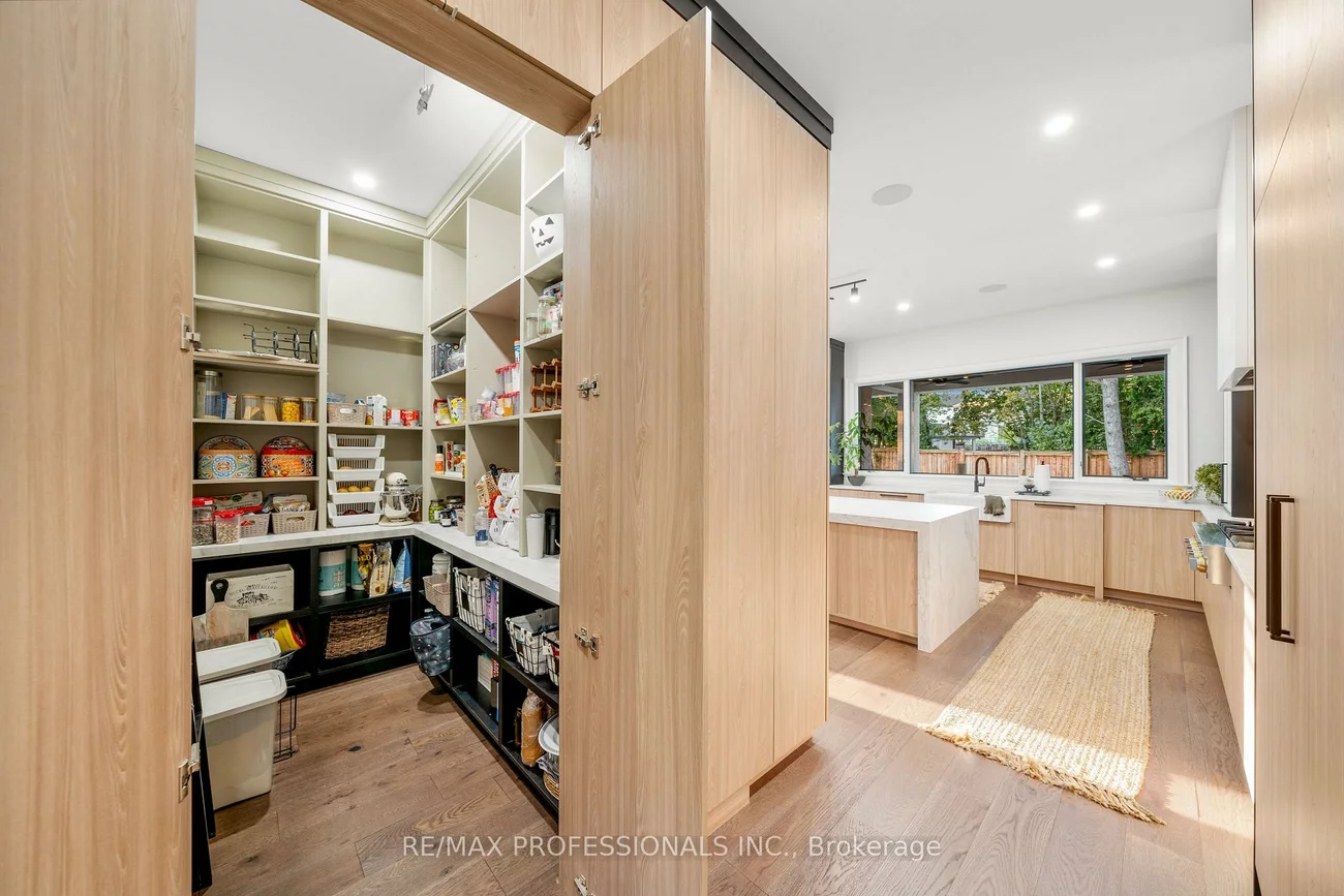 583, Weir, 1020 - WO West, Oakville
