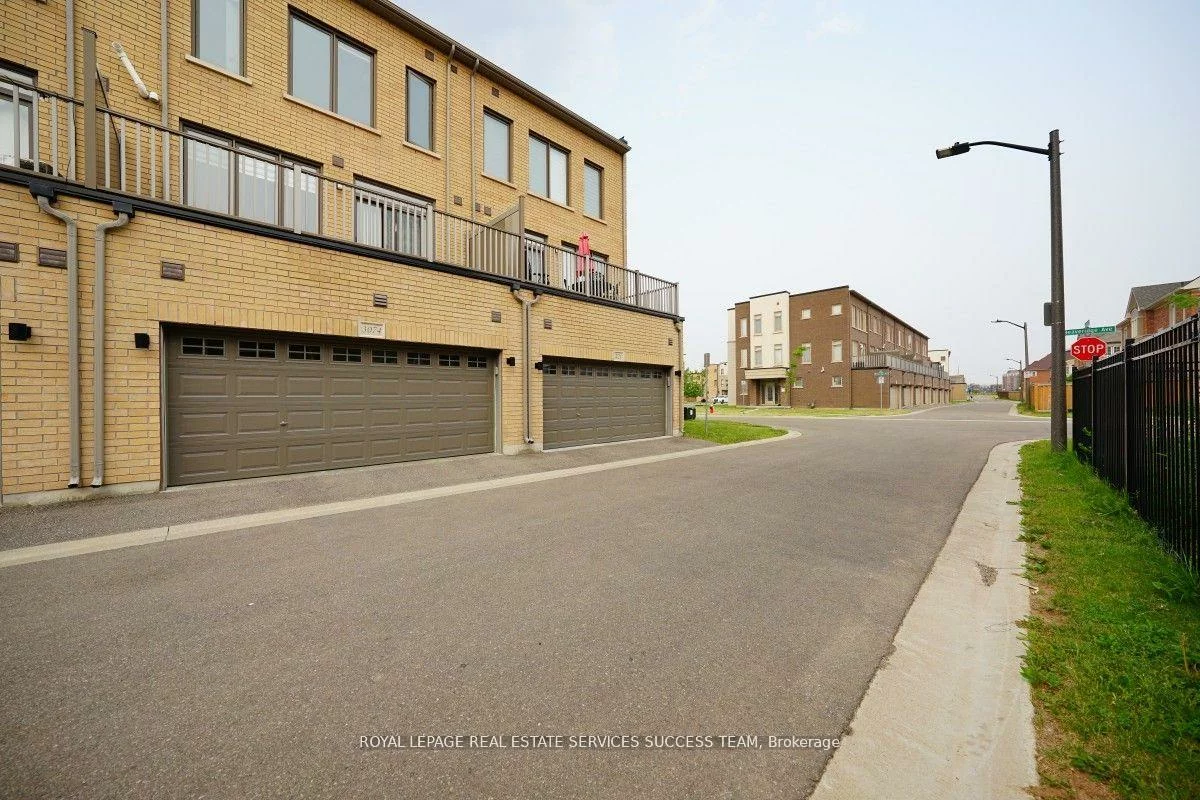 3074, Ernest Appelbe, 1008 - GO Glenorchy, Oakville