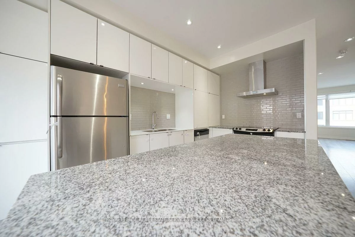 3074, Ernest Appelbe, 1008 - GO Glenorchy, Oakville