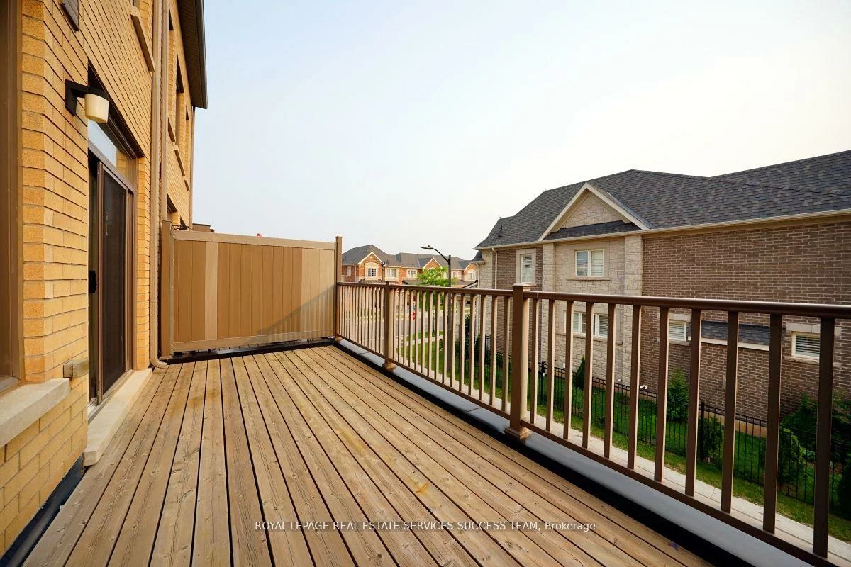 3074, Ernest Appelbe, 1008 - GO Glenorchy, Oakville