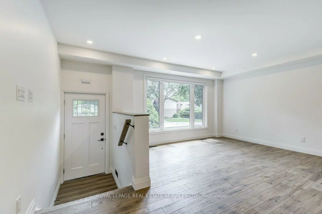 1217, Oxford, 1003 - CP College Park, Oakville