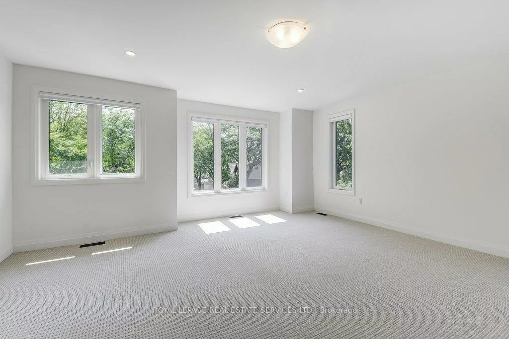 1217, Oxford, 1003 - CP College Park, Oakville