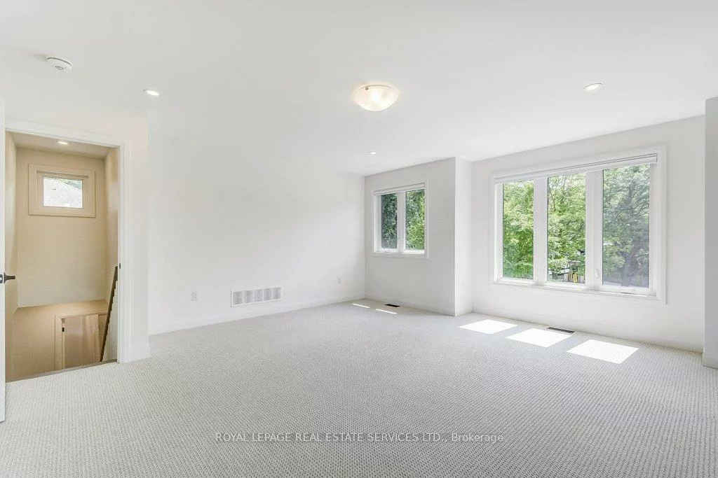 1217, Oxford, 1003 - CP College Park, Oakville