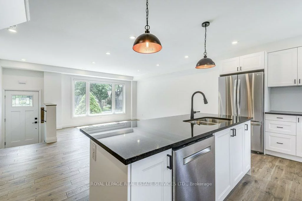 1217, Oxford, 1003 - CP College Park, Oakville