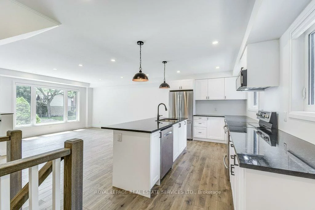 1217, Oxford, 1003 - CP College Park, Oakville