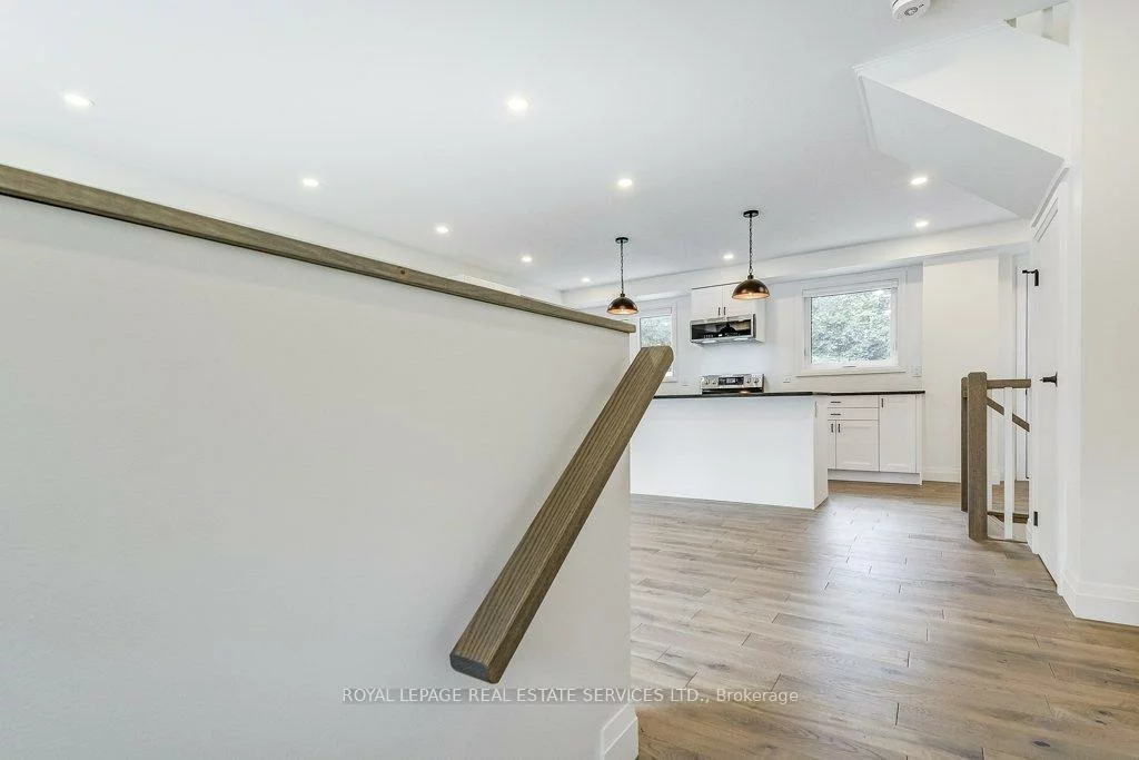 1217, Oxford, 1003 - CP College Park, Oakville