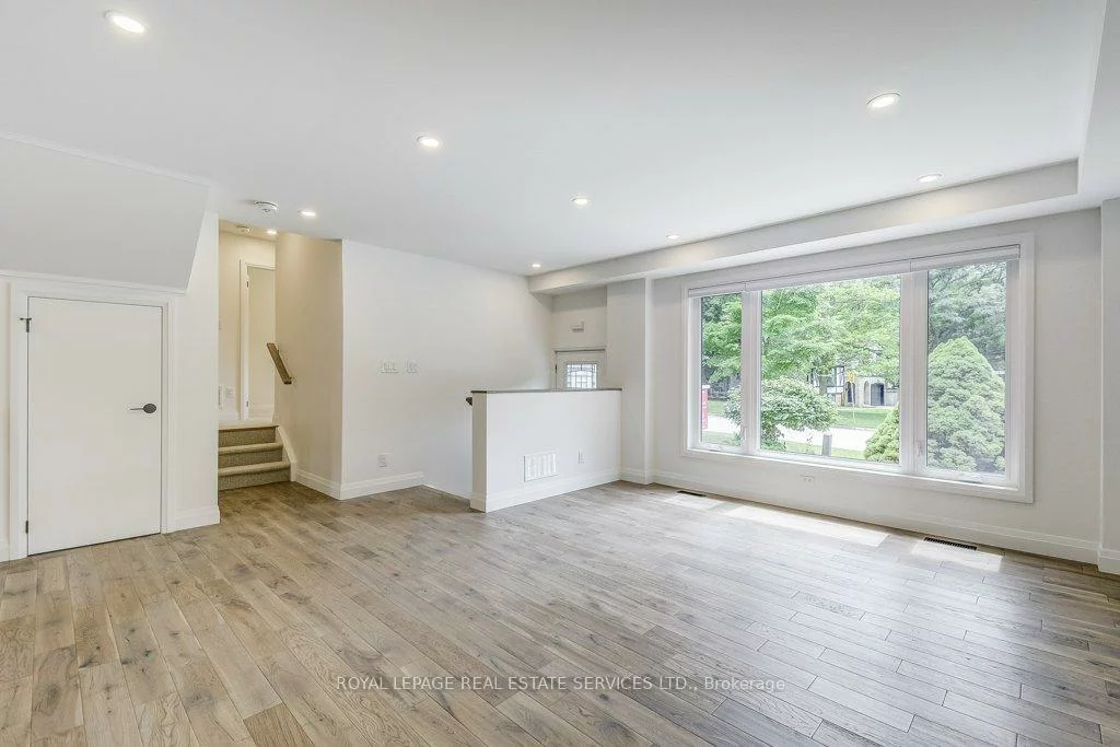 1217, Oxford, 1003 - CP College Park, Oakville