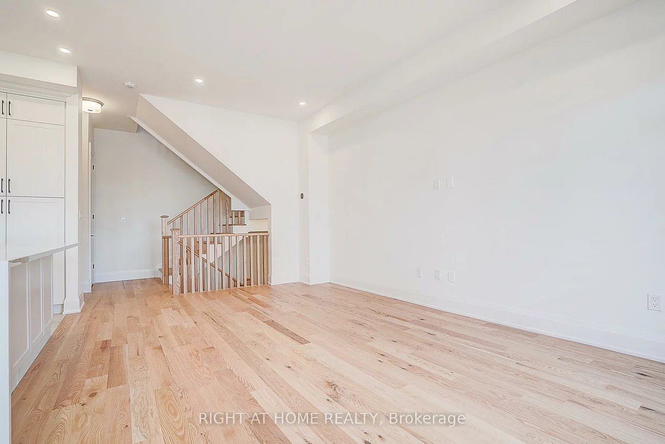 3295, Taha Gardens, 1008 - GO Glenorchy, Oakville