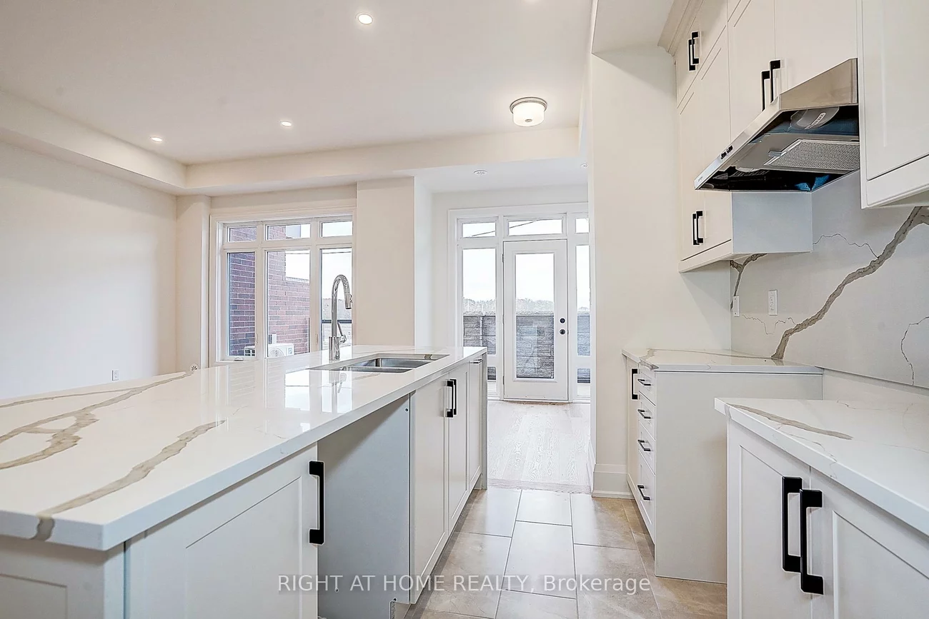 3295, Taha Gardens, 1008 - GO Glenorchy, Oakville