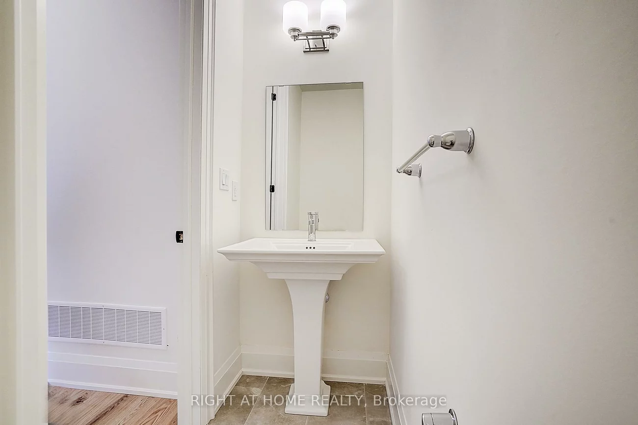 3295, Taha Gardens, 1008 - GO Glenorchy, Oakville